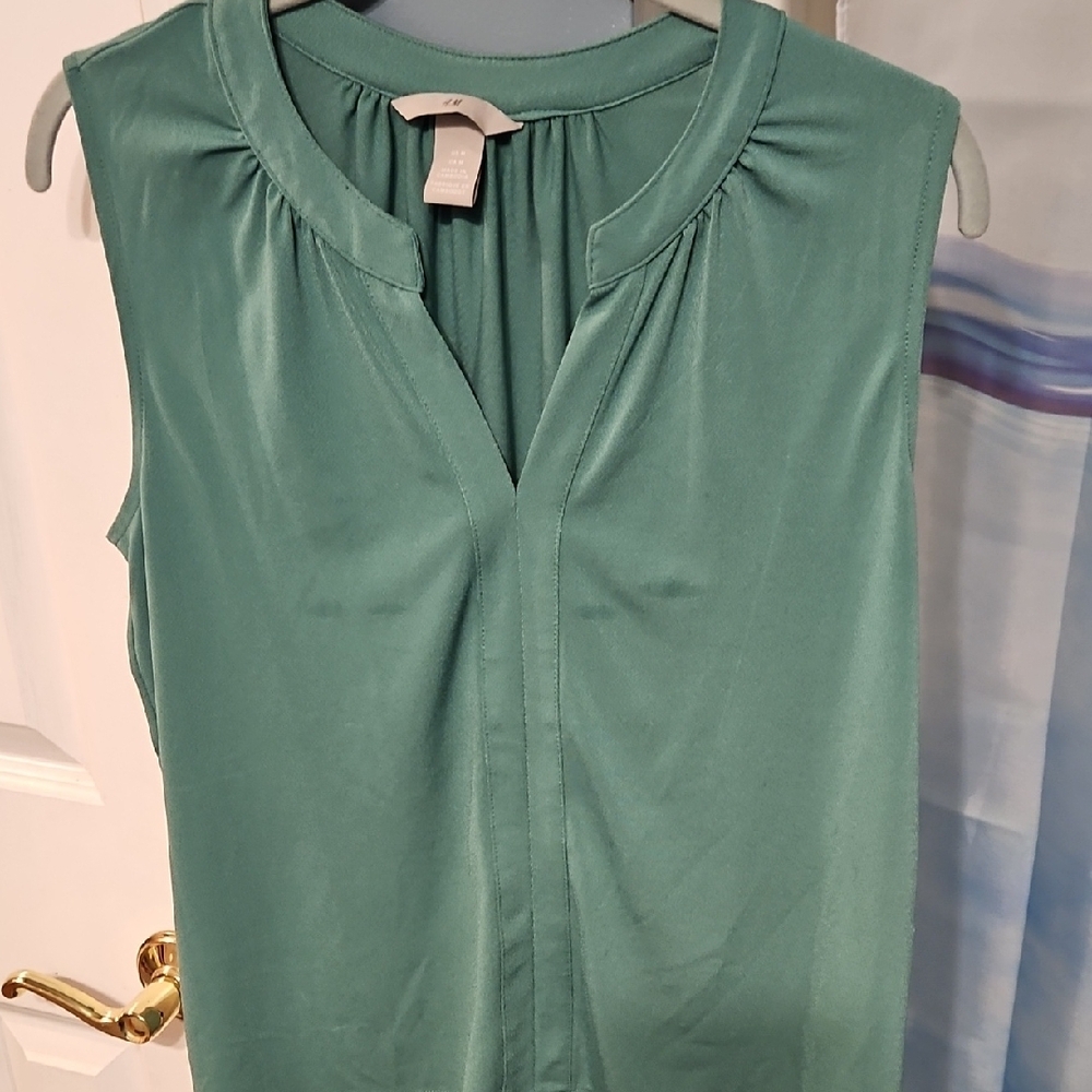 H & M Elegant Green Sleeveless Top🔥 CLEARANCE